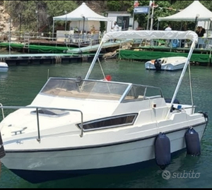 Barca semicabinato in vetroresina