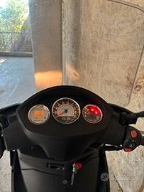 maxi scooter Peugeot Geopolis 400 cc.