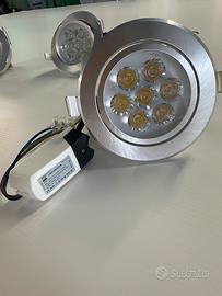 4 Fari led orientabili 220