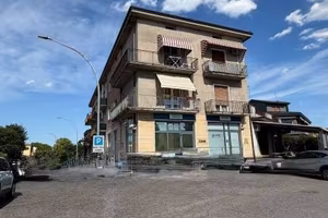 Appartamento di 100 m² con più di 5 locali e box a