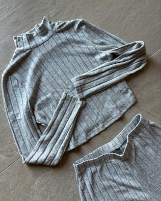 Conpleto maglia e pantaloni