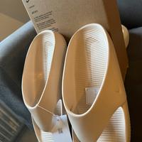 Nike calm flip flops