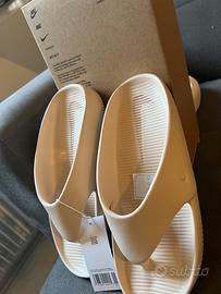 Nike calm flip flops