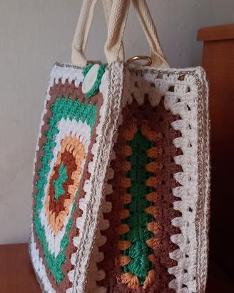 Borsa all'uncinetto artigianale con pochette.