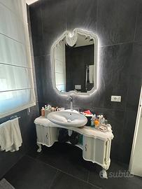 Mobile bagno, lavandino e specchio