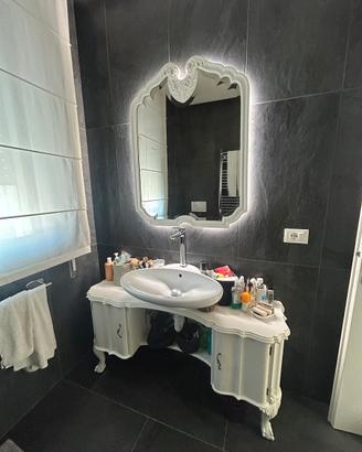 Mobile bagno, lavandino e specchio