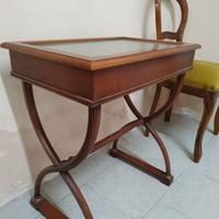 Tavolino espositore con ribalta
