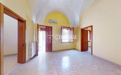 SAN CESARIO: APPARTAMENTO AL PRIMO PIANO CON VOLTE