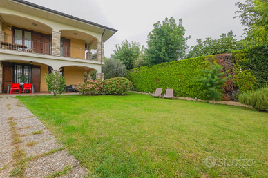 Quadrilocale con ampi locali giardino box e posto