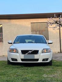 Volvo v50 2011