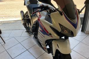 Honda cbr 500 r 2013 con molti accessori per A2