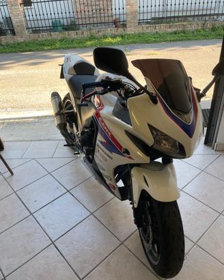 Honda cbr 500 r 2013 con molti accessori per A2