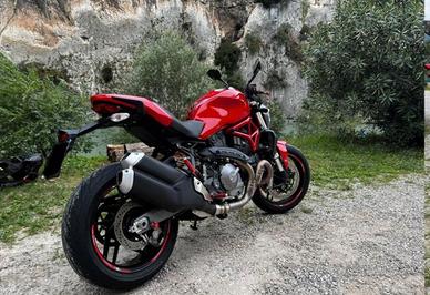 Ducati Monster  821  RED