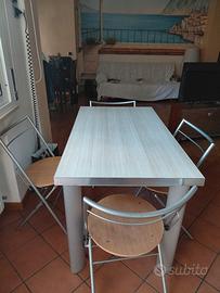  tavolo da cucina e 4 sedie