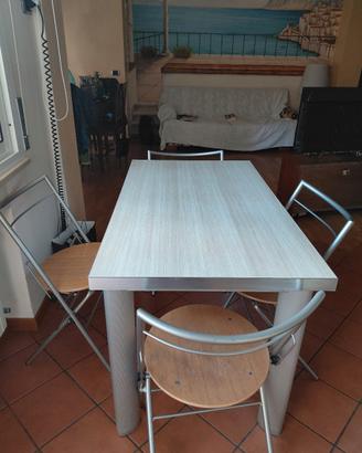  tavolo da cucina e 4 sedie