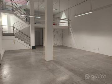 Immobile di 230 m² con 3 locali a Prato