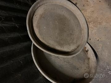 Sottovasi antichi in alluminio