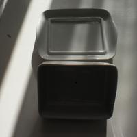 porta burro in ceramica bianca