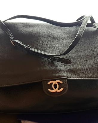 Maxi bag nera in pelle