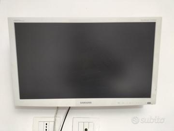 Televisore Samsung 24" con Staffa per montaggio