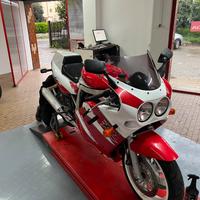 Suzuki GSX 750 R del 1989