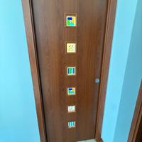 Porta in legno, con vetrini luce (bagno)