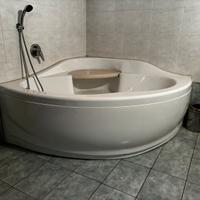 Vasca da bagno Teuco ad angolo (triangolare)