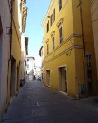 Immobile in asta di 325 m² a Foligno
