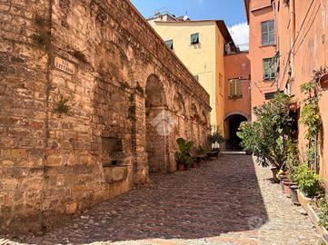 2 LOCALI A TAGGIA