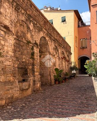 2 LOCALI A TAGGIA