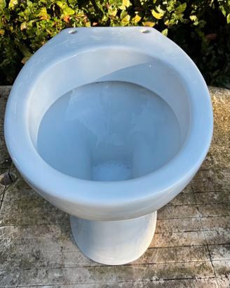 WC in porcellana H39,5xL46