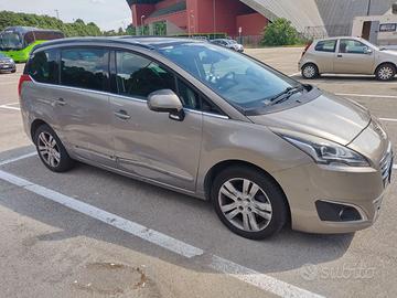Peugeot 5008 puretech turbo 130 s&s allure
