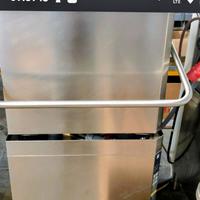 Lavastoviglie professionale