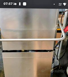 Lavastoviglie professionale