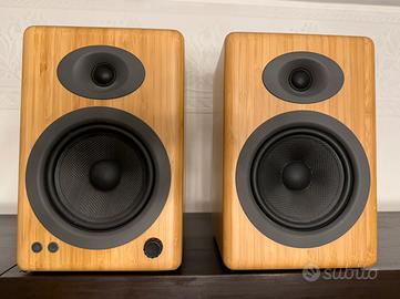 Audioengine A5+ wireless bluetooth con stand