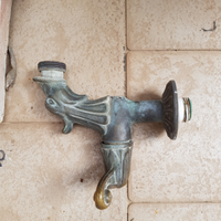 Fontana a muro e rubinetto