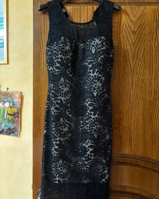 Vestito elegante ancora con cartellino
