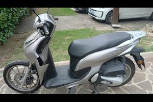 Sh mode 125 del 2025 plastiche davanti dannegiate