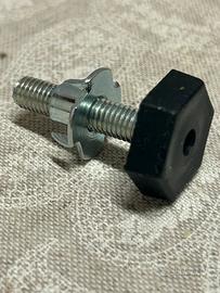 Piedini regolabili per mobili