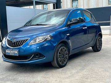 Lancia Ypsilon 1.0 firefly hybrid Silver s&s 70cv