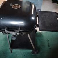 Barbecue da esterno a carbone con ruote