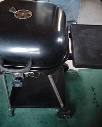 Barbecue da esterno a carbone con ruote