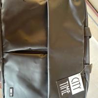 Cartella portacomputer con diversi scomparti