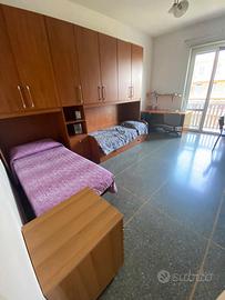 Cameretta completa con tre letti e materassi