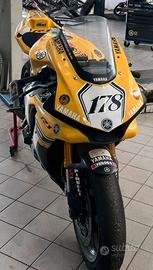 Yamaha r1