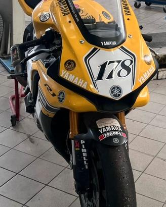 Yamaha r1