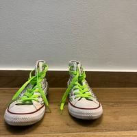 Converse edizione limitata con borchie