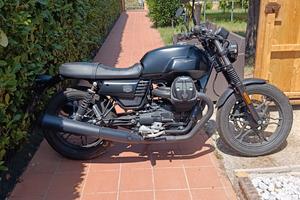 Moto Guzzi V7 III Stone Night Pack