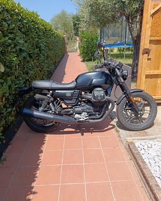 Moto Guzzi V7 III Stone Night Pack