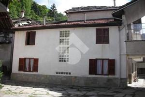 CASA SEMINDIPENDENTE A GROSCAVALLO